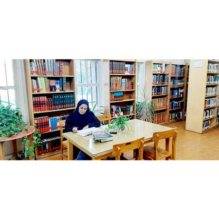 میز بررسی و انتخاب کتاب توسط اعضاء محترم